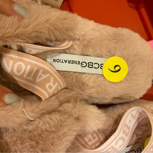 Pink BCBG furry sandals - Picture 2 of 4